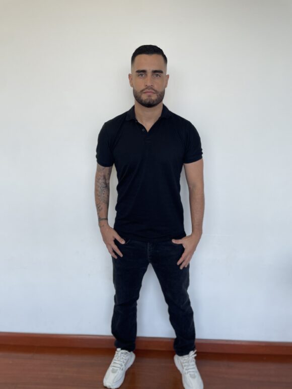 JHON L.